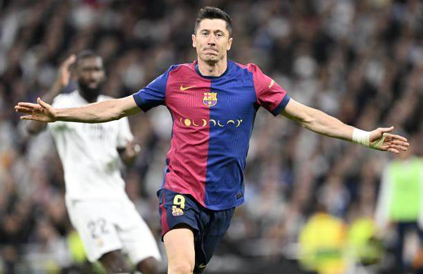 【人物】两分钟两球打哑皇马！高龄莱万仍是高效神锋